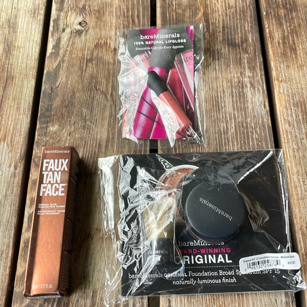BareMinerals sample pack Faux Tan Face, Foundation & Brush & Lipglossss